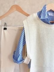 Çizgili Gömlekli Süveterli 3’lü Takım