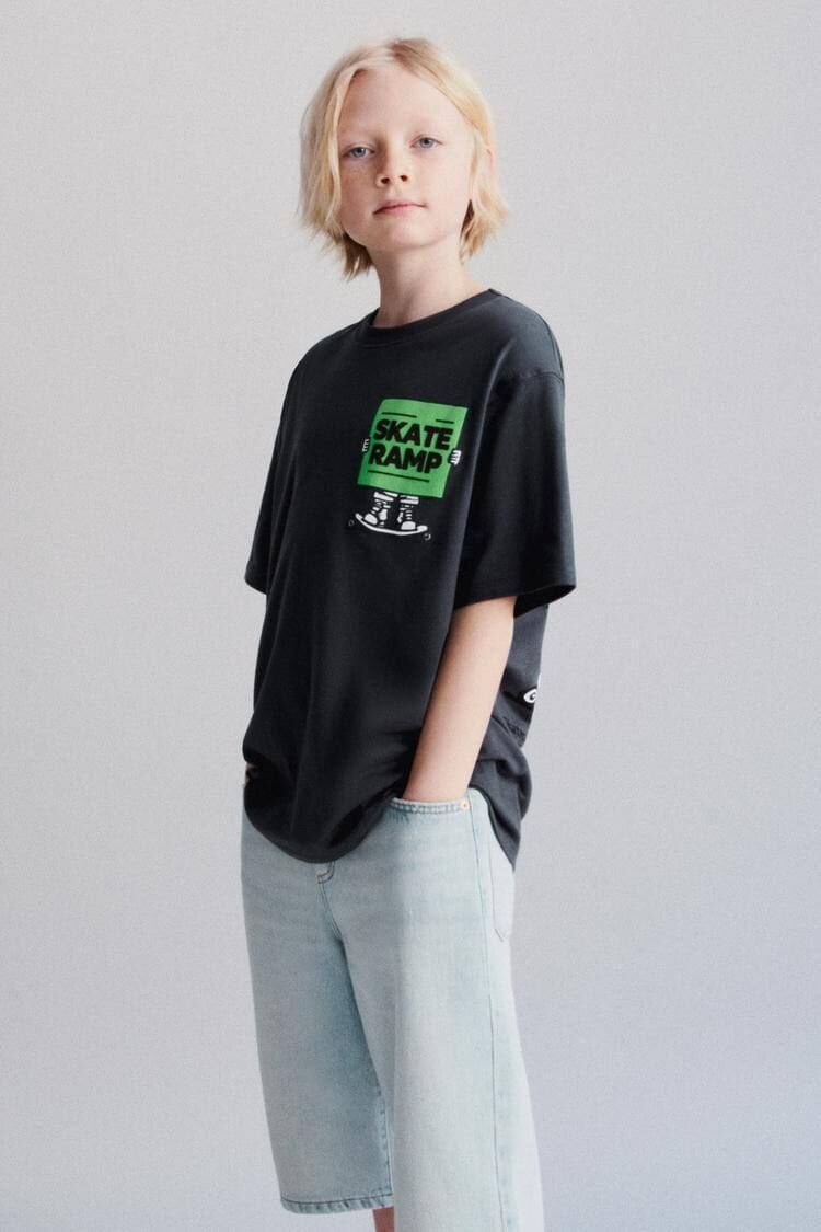 Arkası Baskı Detaylı Shake Tişört