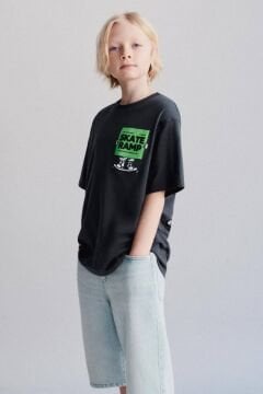 Arkası Baskı Detaylı Shake Tişört