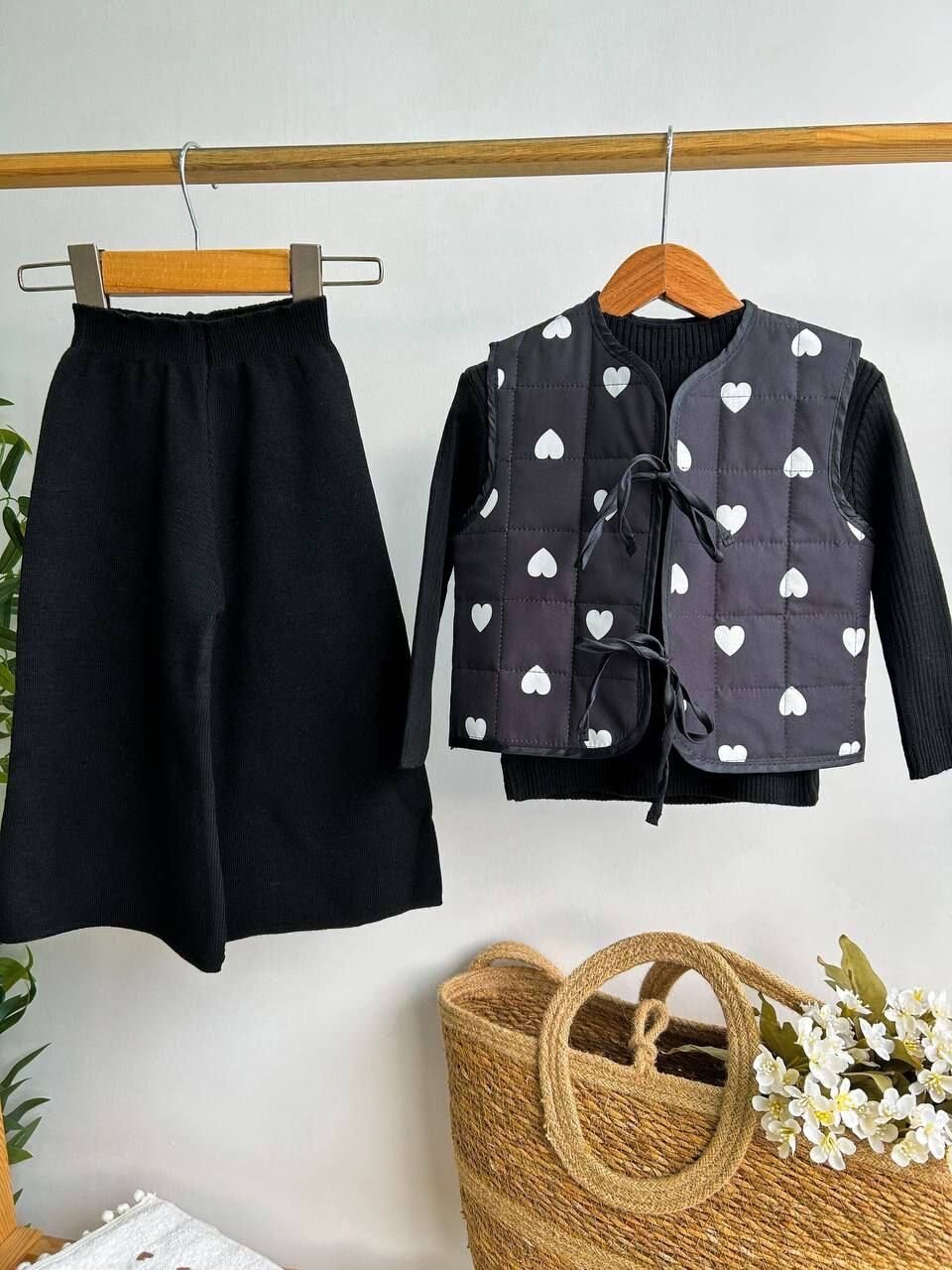 Siyah Yelekli Triko Takım