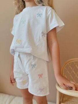 Kurdele Detaylı Beyaz Takım