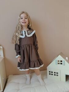 Yakası Nakış Detaylı Kahverengi Elbise