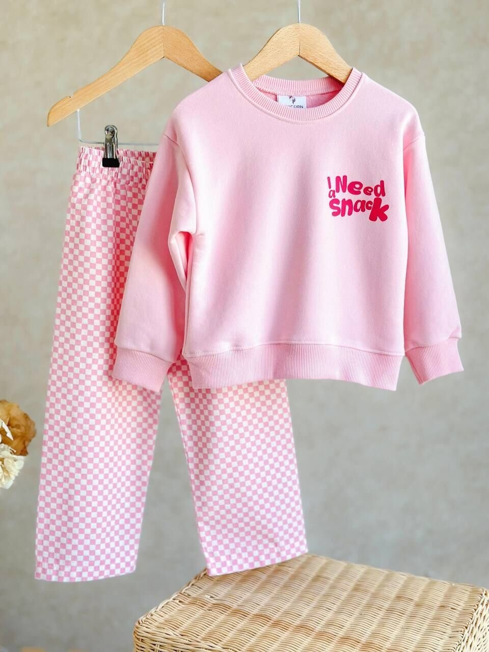 Pembe Kareli Takım