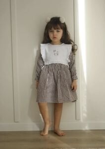 Kareli Yakalı Elbise