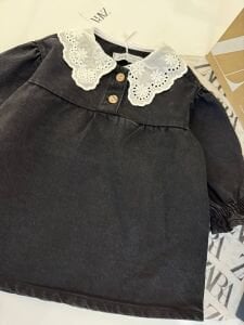 Yakası Güpür Detaylı Siyah Kot Elbise